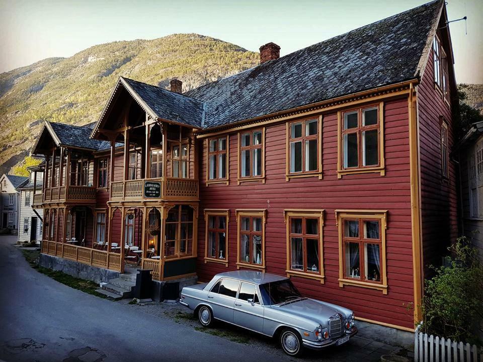 Laerdalsoren Motor Guesthouse Lærdalsøyri エクステリア 写真